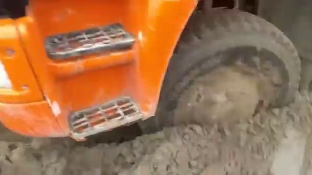 Камаз 6522 отсыпка в грязь.