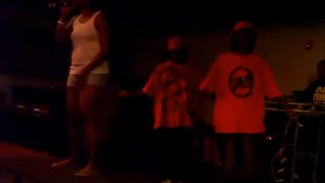 U'Nique & SoCockyBoyz Bumble Bee смотреть онлайн