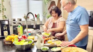 Аристократка и Колхозник I Cегодня в нашей столовой - Макароны в Cоусе, Салат и Компот | Элина ❤️