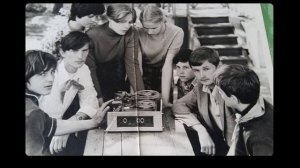 Уходят в море корабли.