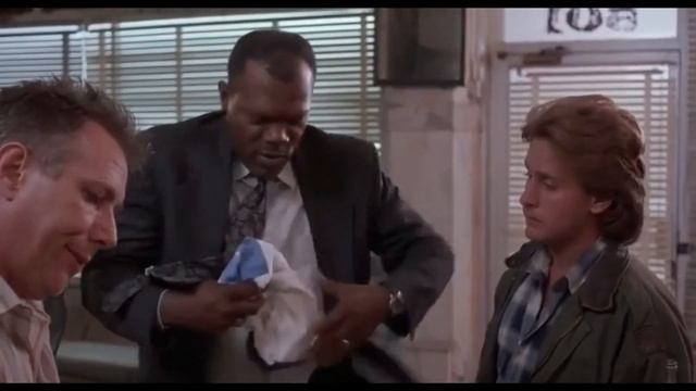 Заряженное оружие | Loaded Weapon 1 (1993) - Segment - 01 [4K] смотреть онлайн