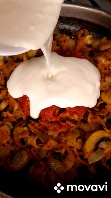 МОЛОДАЯ КАПУСТА С ГРИБАМИ НА СКОВОРОДЕ.