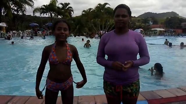 Desafio da piscina com minha prima Park de moreno смотреть онлайн