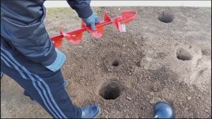 Испытывал новый шнек с забурником для мотобура .Бурил мёрзлую землю .