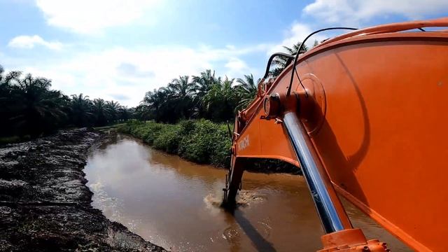 Beko Besar HITACHI Excavator ZX 210 F SEMI LONG ARM Keruk Normalisasi Sungai Buat Tanggul Baru EP 2