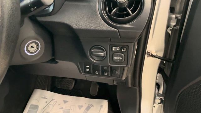 Toyota Corolla Fielder, 2018 год смотреть онлайн