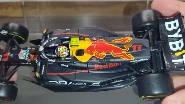 Recensione RedBull Bburago Sergio Perez 1/24 RB19 2023 - Formula 1 miniature 1/24 shop AliExpress