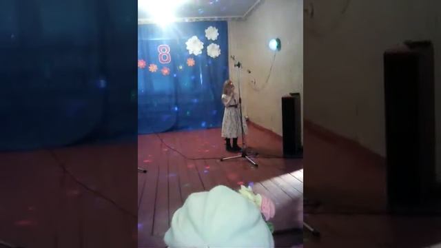 доча поздравляет маму с 8 марта
