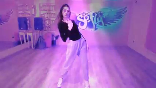 Sexy blonde teen dance смотреть онлайн