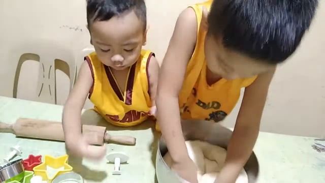 MINI DONUTS WITH CHOCOLATE AND VANILLA GLAZE TUTORIAL | STAR SHAPE DONUTS | JOHANN AND HYRUM