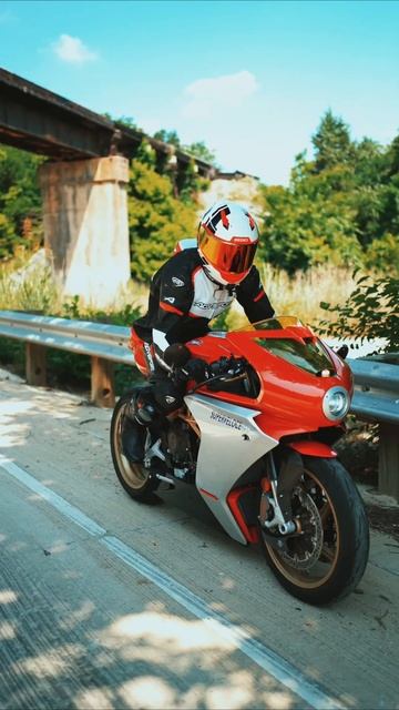 Ascari-R 2024 Road Racing Suit смотреть онлайн