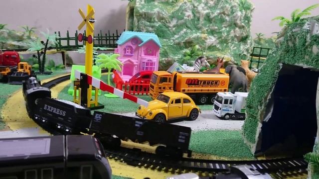 Drama Kereta Api, Kereta Api Oleng Parah, Mobil Tronton, Mobil Pemadam, Hewan Purba