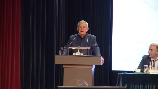 Рөстәм Миңнеханов Бөтенроссия татар авыллары эшмәкәрләре җыены делегатларын сәламләде