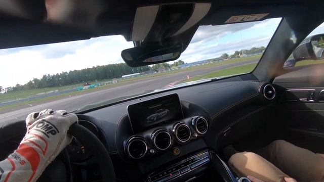Mercedes AMG GT-R at Gelleråsen смотреть онлайн