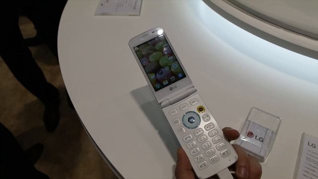 LG Ice Cream Smart: Véčko s Androidem (MWC 2015) смотреть онлайн