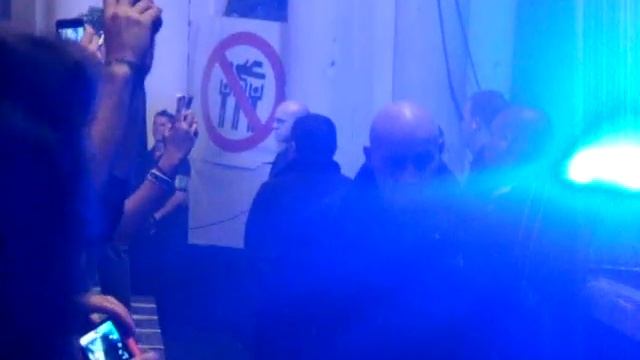 Deftones - Chino Moreno Jumps into crowd - O2 Academy Brixton London, 20 February 2013 смотреть онлайн