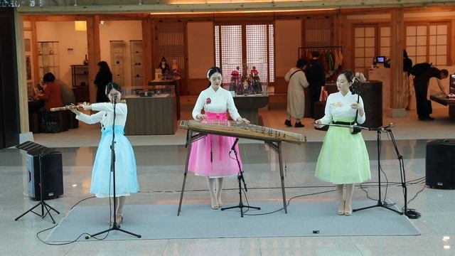 Korean folk at Seoul Airport 12 July 2018 смотреть онлайн