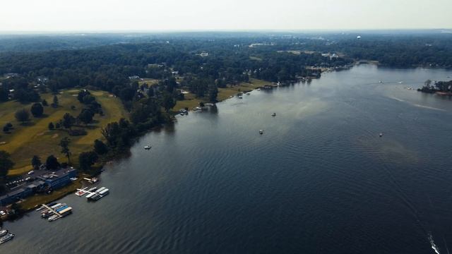 BEAUTIFUL BAW BEESE LAKE | Hillsdale Country Club [4K DRONE FROM ABOVE] смотреть онлайн