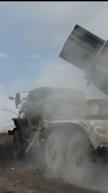 🇷🇺🇺🇦 Joint work of UAV "Orlan-10" and MLRS "Tornado-G" смотреть онлайн