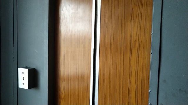 Лифт КМЗ ~конца 1980-х - начала 1990-х гг.в., V=0,71 м/с, г/п 320 кг смотреть онлайн