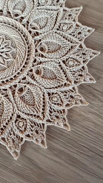 Review of textured crocheted doily Ulita (обзор рельефной салфетки Улита) смотреть онлайн
