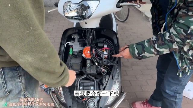 踏板摩托车如何安装行车记录仪，取电走线安装说明 смотреть онлайн