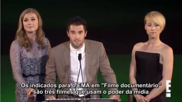 Emily VanCamp, Josh Bowman e Karine Vanasse - EMA Awards (legendado)