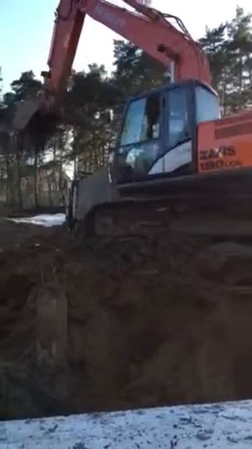 Гусеничный экскаватор Hitachi ZX 180 смотреть онлайн