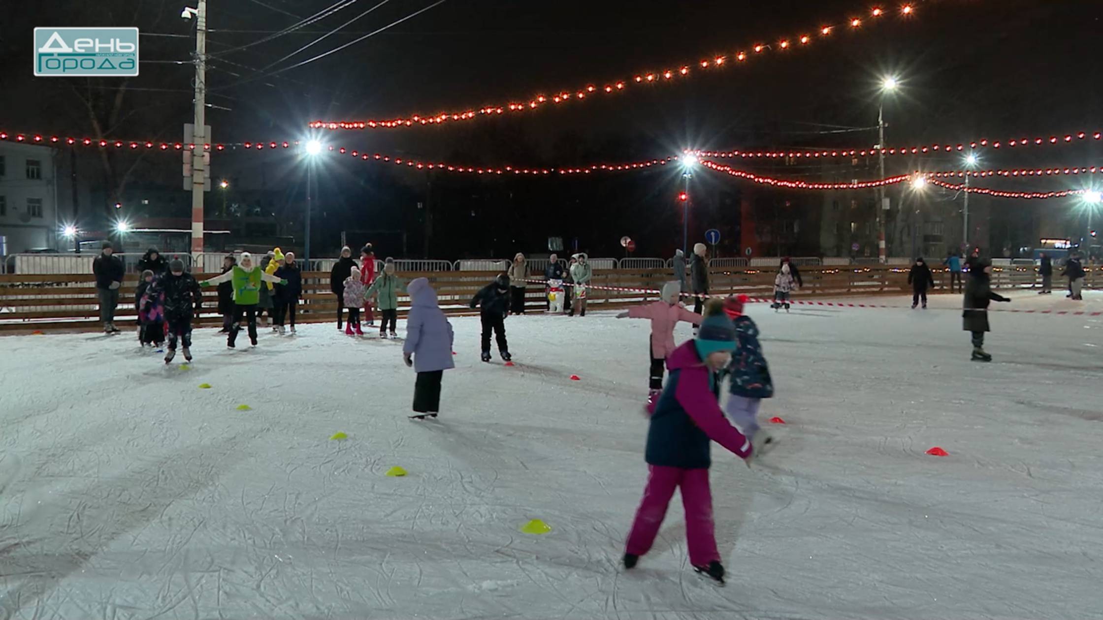 Тренировка по катанию на коньках в рамках проекта «Спорт в каждый двор» смотреть онлайн