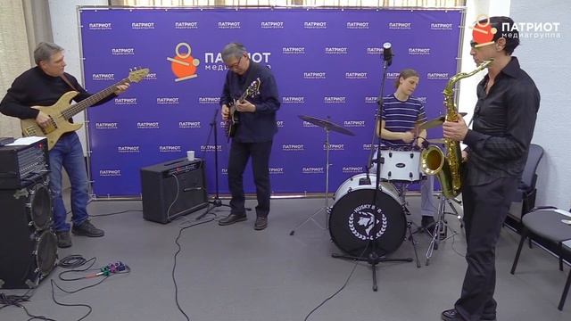 Джерри Ким Бэнд. 