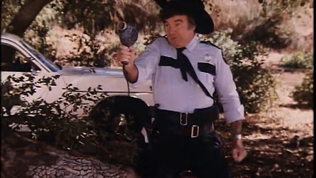 Rosco Uses Fake Radar on the Dukes смотреть онлайн