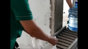 Лайфхак: как одеть пакет на 19л бутыль