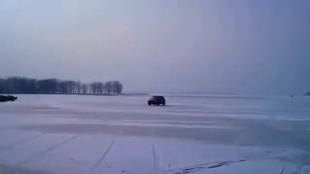 ZAZ Tavria 360 on ice смотреть онлайн