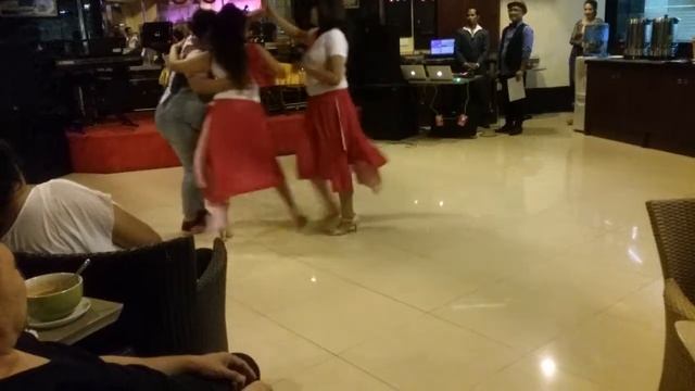 Cuban Salsa "Threesome" Dance смотреть онлайн