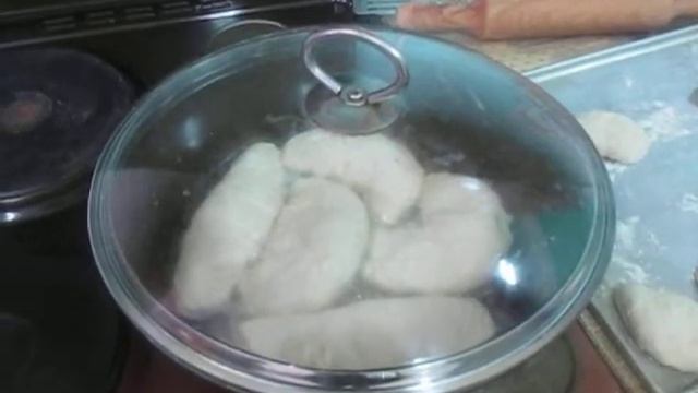 Начало жаренных пирожков с повидлом 2