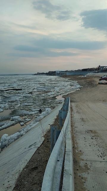 23.04.2024 Вечер Ледоход на река Амур Комсомольск-на-Амуре#1(5) смотреть онлайн