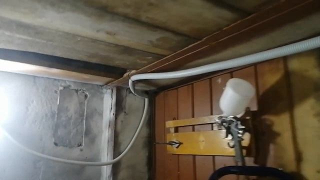 Кладовка с натяжным потолком из старого мотогаража