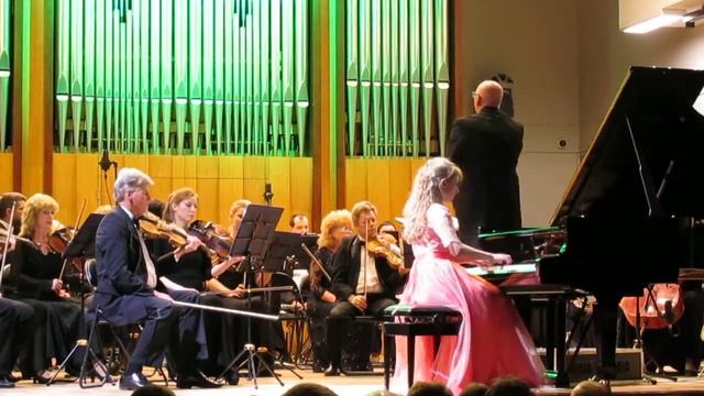 Шершнева Анастасия, 14 лет. В.А. Моцарт - Концерт для фортепиано с оркестром №23 A-dur, I часть смотреть онлайн