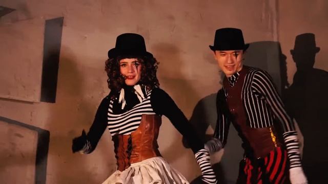 Танцевально-ходульный номер. Ярмарка. смотреть онлайн