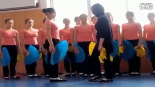 Shocking footage of abuse in China as dance teacher hits children - Truthloader смотреть онлайн