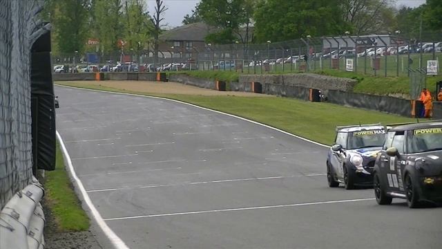 Mini Challenge Round 2 Brands Hatch Part 1 смотреть онлайн