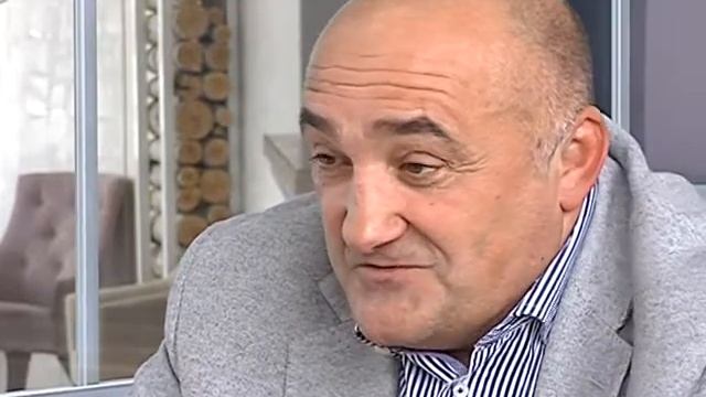 За філіжанкою кави. Віктор Полозов смотреть онлайн