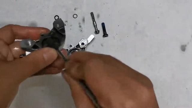 Shimano XT caliper replacement piston and seal rebuild caliper смотреть онлайн
