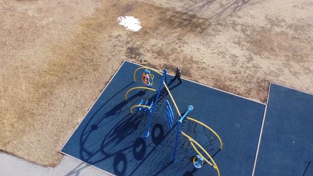 Drone footage of Eliot and Alice at the park смотреть онлайн