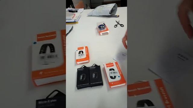 Unboxing de Smart Bracelet ID115 / Smartband Micro-K Plus смотреть онлайн