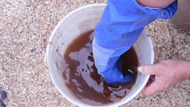 HOW TO REMOVE RUST FROM A MOTORCYCLE GAS TANK. смотреть онлайн