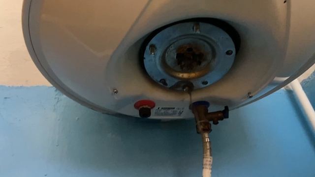 Как снять ТЭН с водонагревателя смотреть онлайн