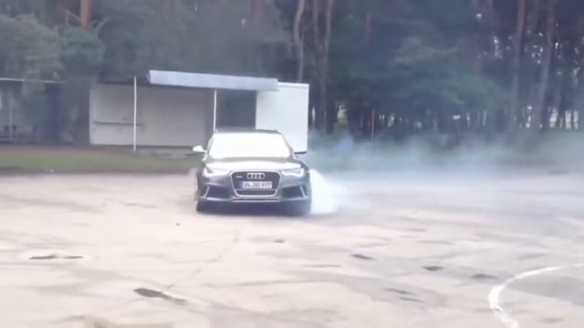 AUDI RS6 drifting & burnout 600hp дрифт на AUDI rs6 avant 600сил 2bEuN1THuHs смотреть онлайн