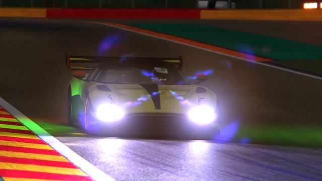 Bugatti Bolide vs Aston Martin Vulcan AMR PRO - Spa Night Race смотреть онлайн