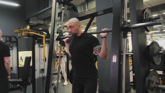 Приседания в смите